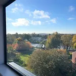 Apartment Thirty Three Staines Upon Thames - Free Parking - Heathrow - Thorpe Park