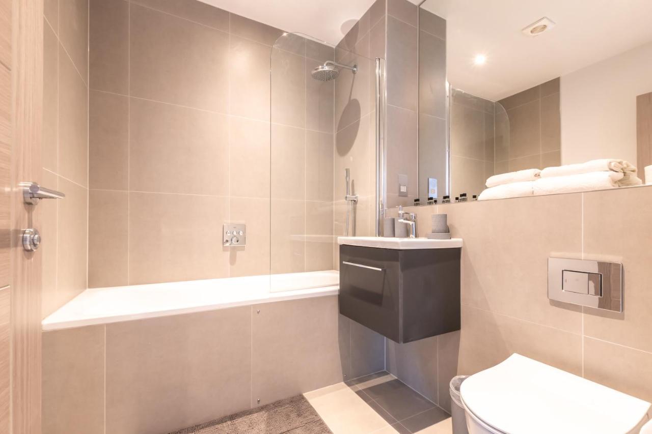 Thirty Three Upon Thames - Free Parking - Heathrow - Thorpe Park