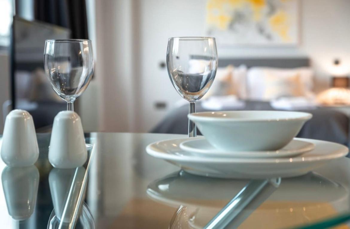 Thirty Three Upon Thames - Free Parking - Heathrow - Thorpe Park Holiday home